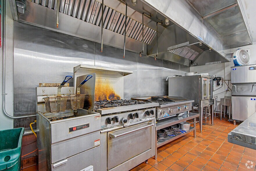 More Photos Of 14554 Big Basin Way, Saratoga Storefront Retail Office For Lease