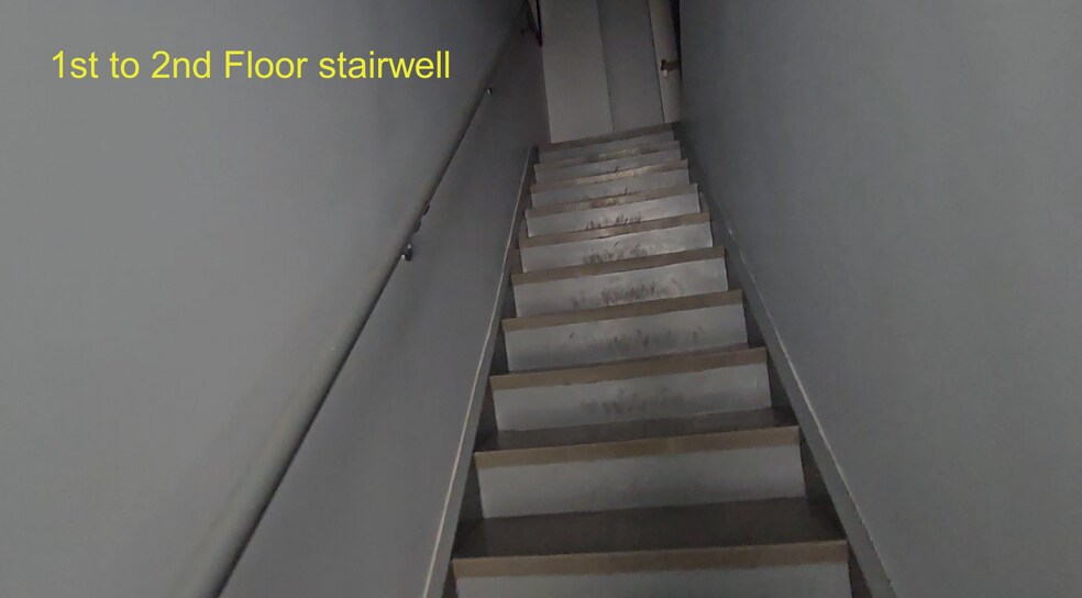 More Photos Of 7115 Northern Blvd, Jackson Heights Office For Sale