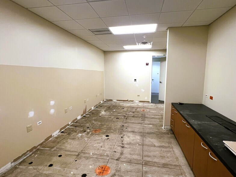 More Photos Of 28301 Diehl Rd, Warrenville Bank For Lease
