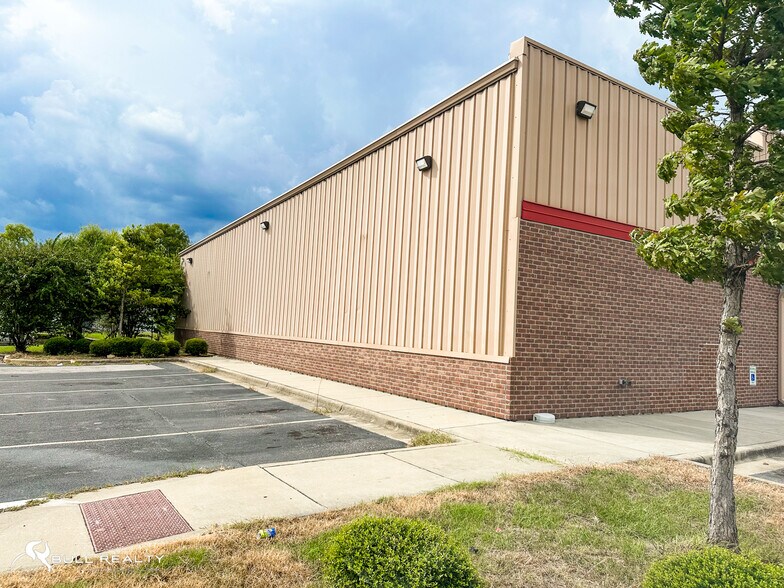 More Photos Of 4300 Vanderbilt Rd, Birmingham Freestanding For Sale