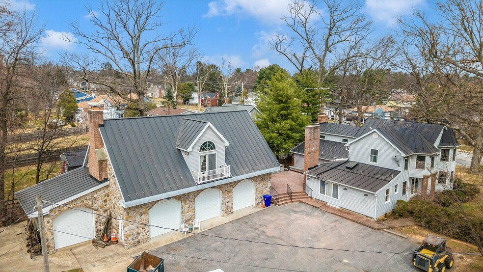 More Photos Of 806 Park Ave, Mount Airy Office For Sale