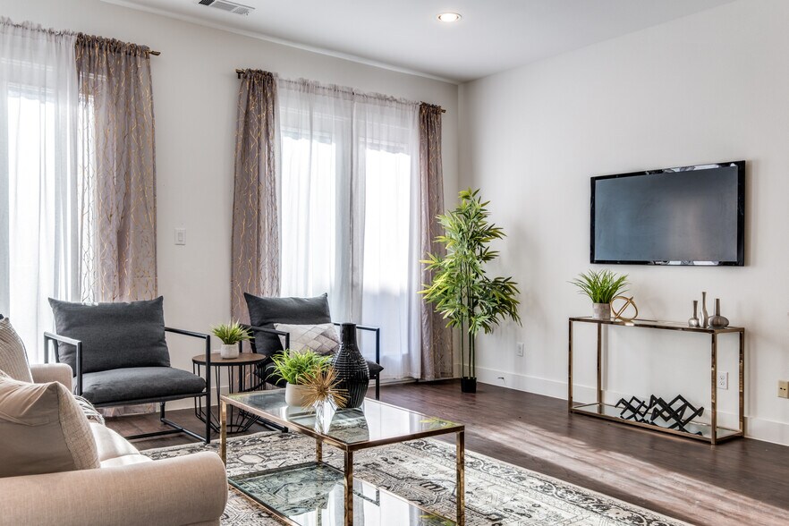 More Photos Of 2513 El Camino Ln, Dallas Specialty For Sale