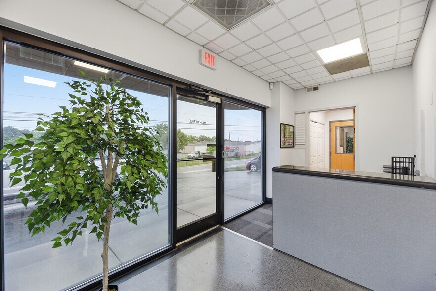 More Photos Of 2533 Hoitt Ave, Knoxville Truck Terminal For Sale