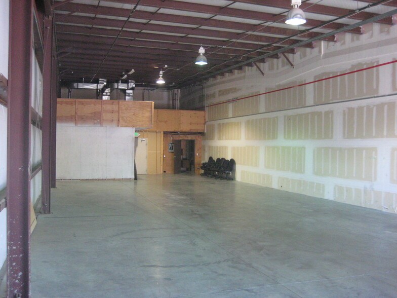 More Photos Of 15334 E Hinsdale Cir, Centennial Light Manufacturing For Lease