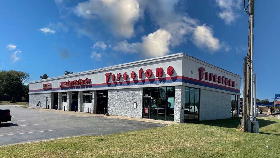 More Photos Of 4818 Outer Loop, Louisville Auto Repair For Sale