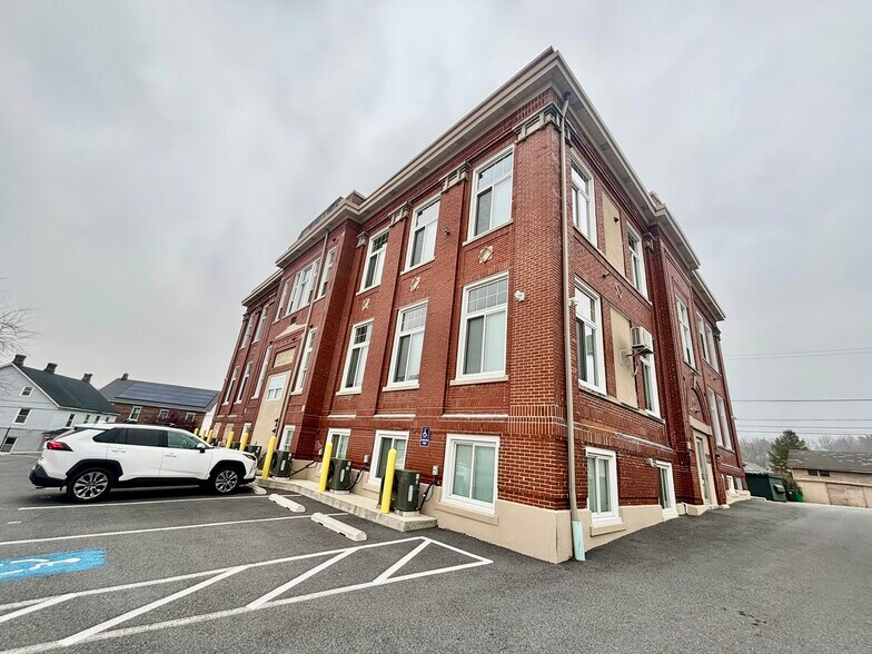 Primary Photo Of 216 Penn St, Bath Apartments For Sale