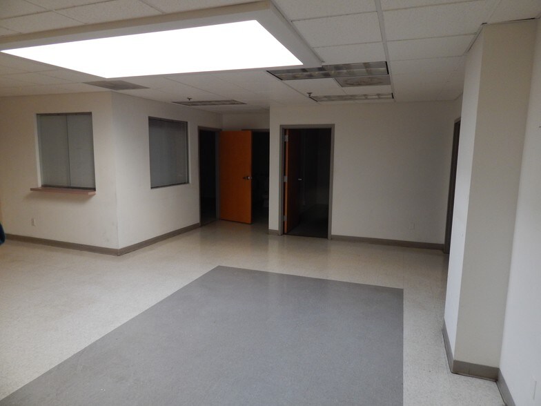 More Photos Of 3654 S Grand Blvd, Saint Louis Office For Sale