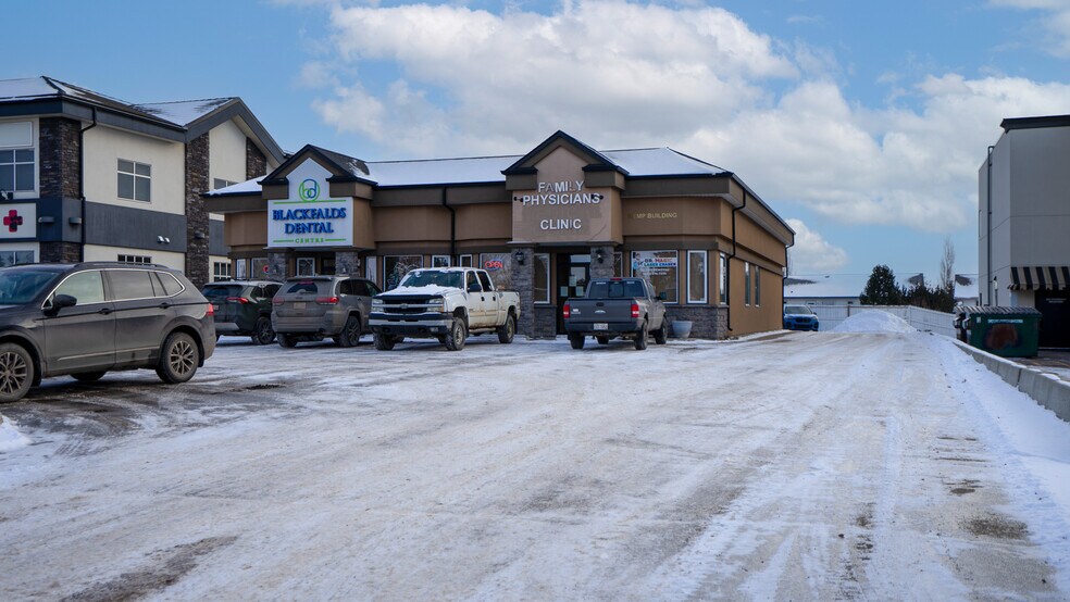 More Photos Of 5021 Parkwood Rd, Blackfalds Medical For Sale
