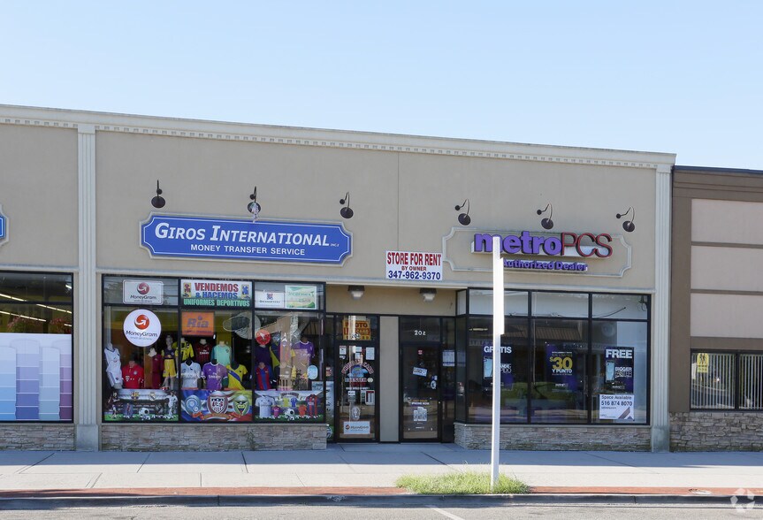 More Photos Of 202-206 E Main St, Patchogue Freestanding For Lease