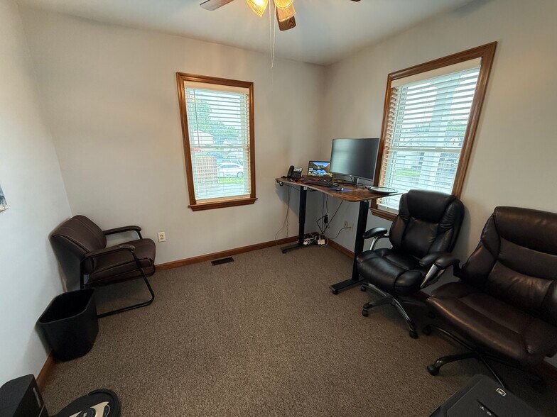 More Photos Of 624 E Main St, Lancaster Office For Lease