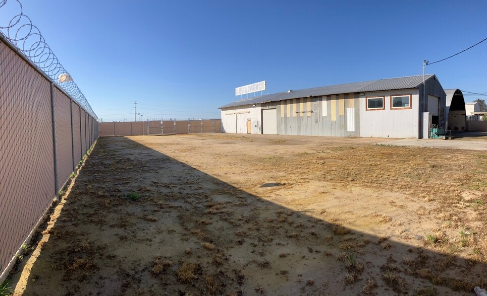 More Photos Of 220-222 Kentucky St, Bakersfield Warehouse For Lease