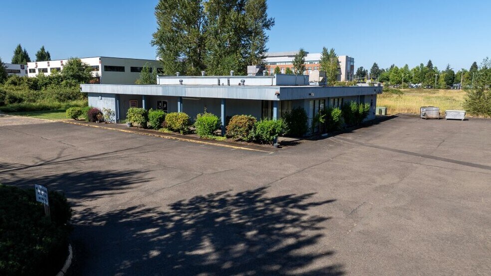 More Photos Of 276 Warner Milne Rd, Oregon City Showroom For Sale