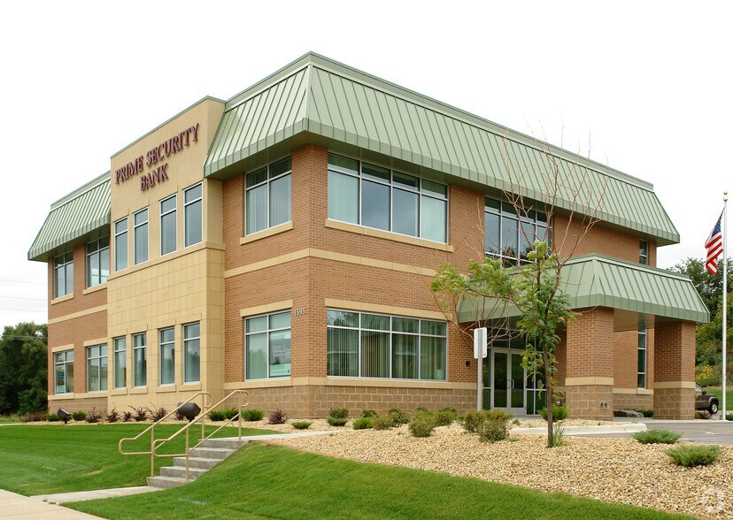 More Photos Of 1595 Thomas Center Dr, Eagan Bank For Lease