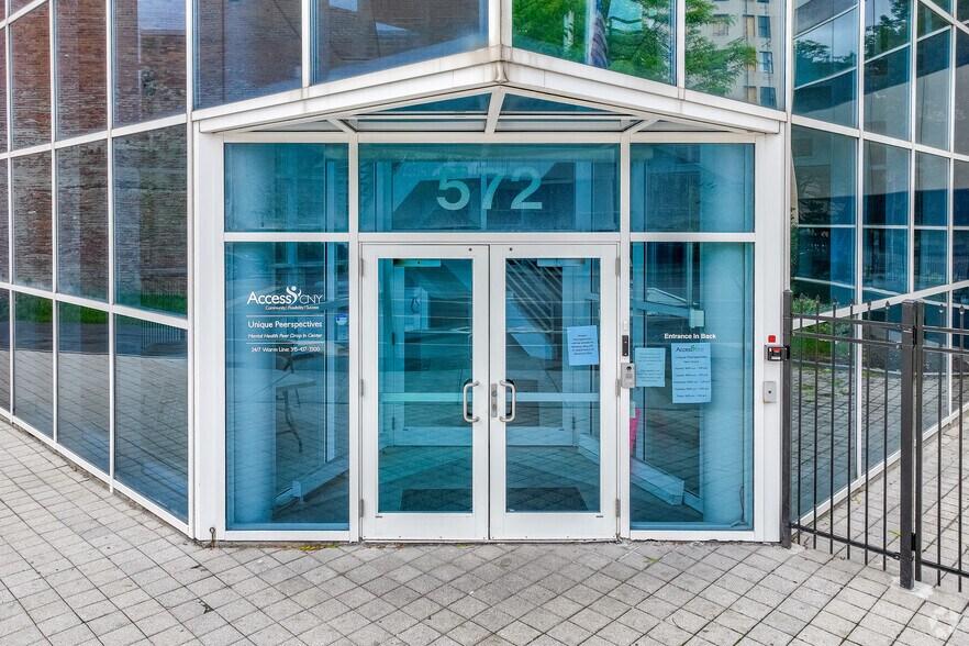 More Photos Of 572 S Salina St, Syracuse Medical For Sale