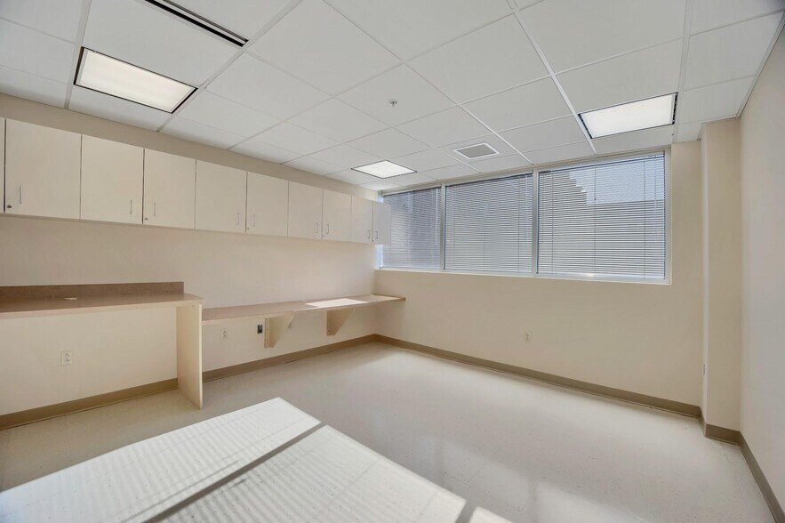 More Photos Of 21 Laurel Ave, Cornwall Medical For Lease