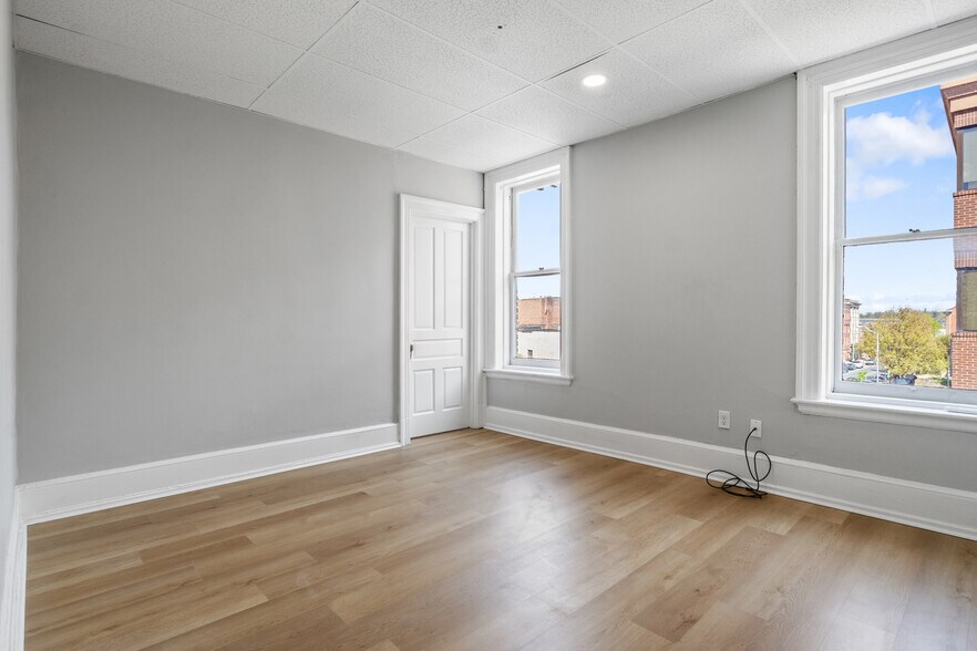 More Photos Of 125 N George St, York Storefront Retail Residential For Lease