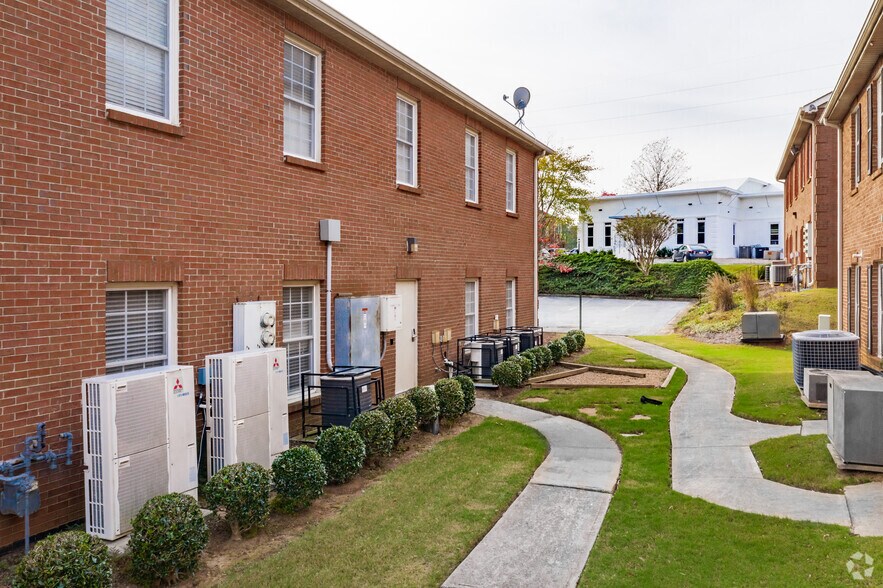 More Photos Of 2440 Sandy Plains Rd, Marietta Office For Lease