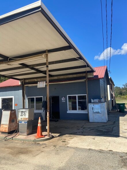 More Photos Of 104 Stanton Dr N, Smithville General Retail For Sale