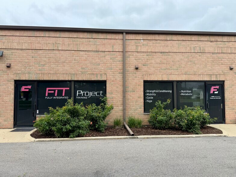 Primary Photo Of 800 Lake St, Roselle Distribution For Sale
