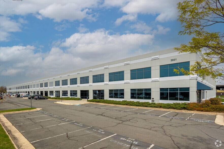 More Photos Of 3931 Avion Park Ct, Chantilly Warehouse For Lease