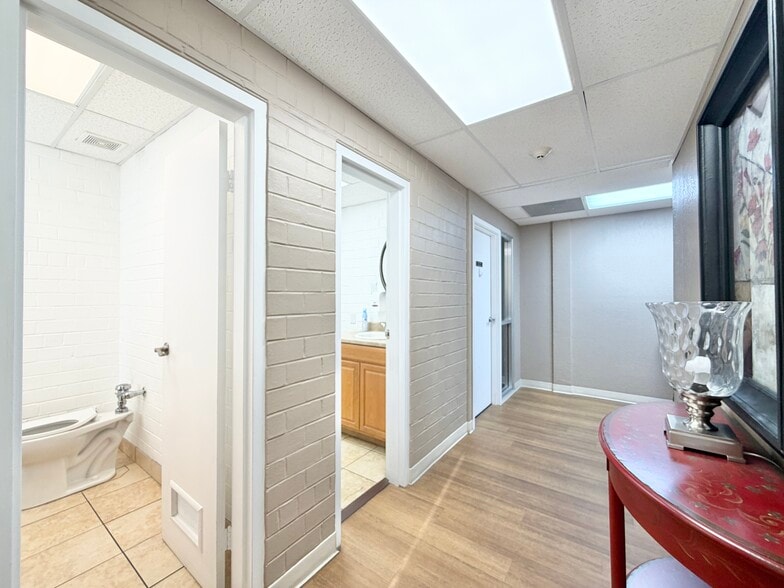 More Photos Of 1330 Mercer St, Princeton Office For Sale