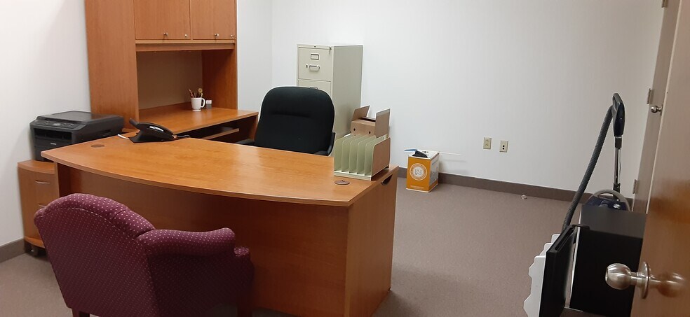 More Photos Of 141 Mill Rock Rd E, Old Saybrook Research And Development For Lease