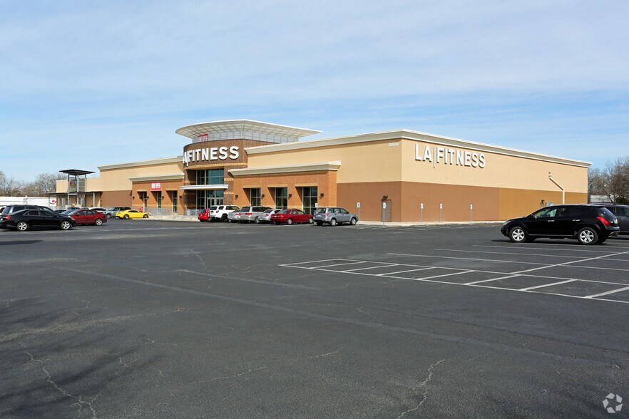 Primary Photo Of 2020 W Anderson Ln, Austin Freestanding For Sale