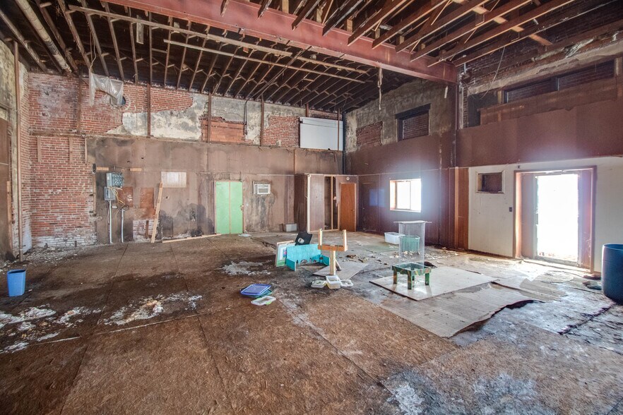 More Photos Of 531-533 N Main St, Carrollton General Retail For Sale