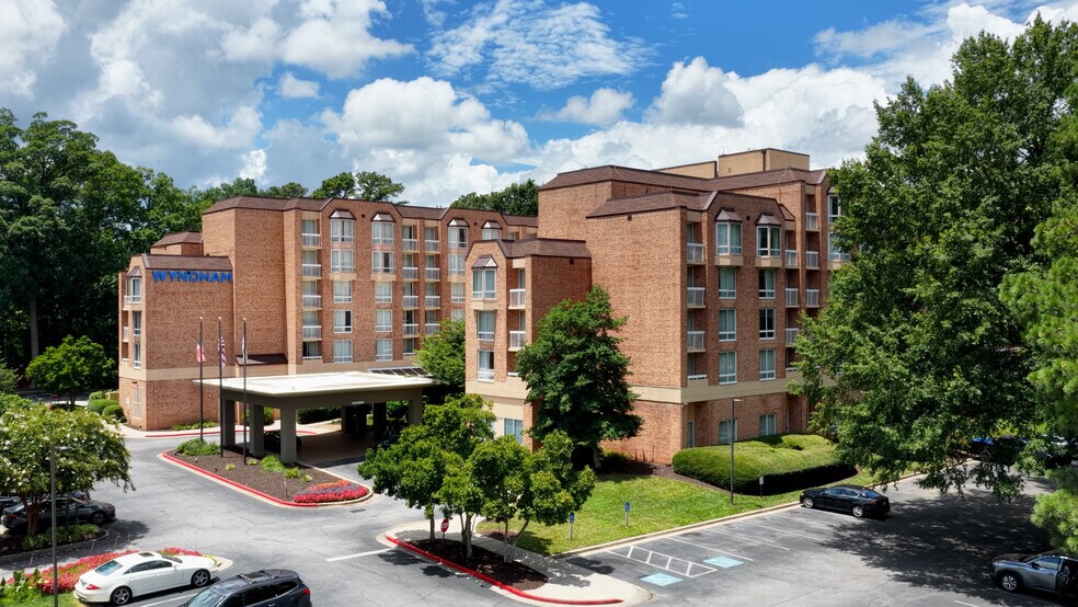 Primary Photo Of 6120 Peachtree Dunwoody Rd, Atlanta Hotel For Sale