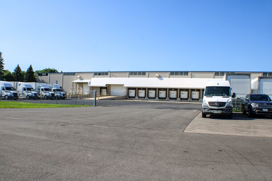 More Photos Of 2001-2005 N Delany Rd, Gurnee Unknown For Lease