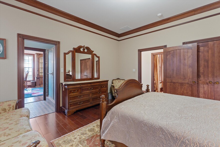 More Photos Of 1092 FM 3000, Elgin Specialty For Sale