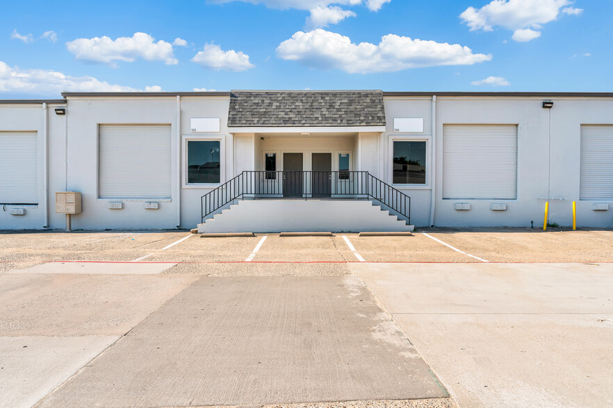 More Photos Of 11005 Indian Trl, Dallas Unknown For Lease