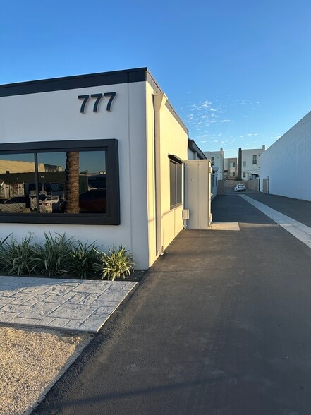 More Photos Of 765 W 16th St, Costa Mesa Land For Lease