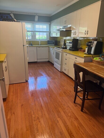 More Photos Of 156 N Ocean Ave, Patchogue Office For Sale