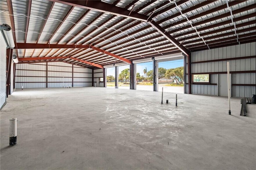 More Photos Of 916 Fuqua St, Rockport Industrial For Sale
