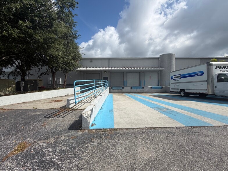 More Photos Of 12105 N 28th St, Saint Petersburg Warehouse For Lease