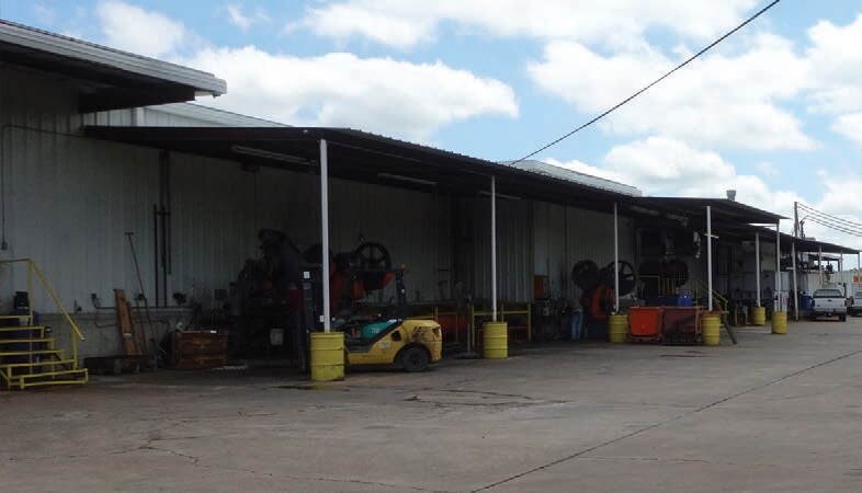 More Photos Of 1 Bodybilt Pl, Navasota Manufacturing For Sale