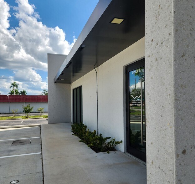 Primary Photo Of 429 N Lime Ave, Sarasota Freestanding For Lease