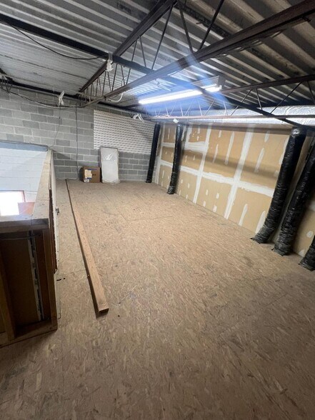 More Photos Of 802 E Pennsylvania Blvd, Feasterville Trevose Industrial For Lease