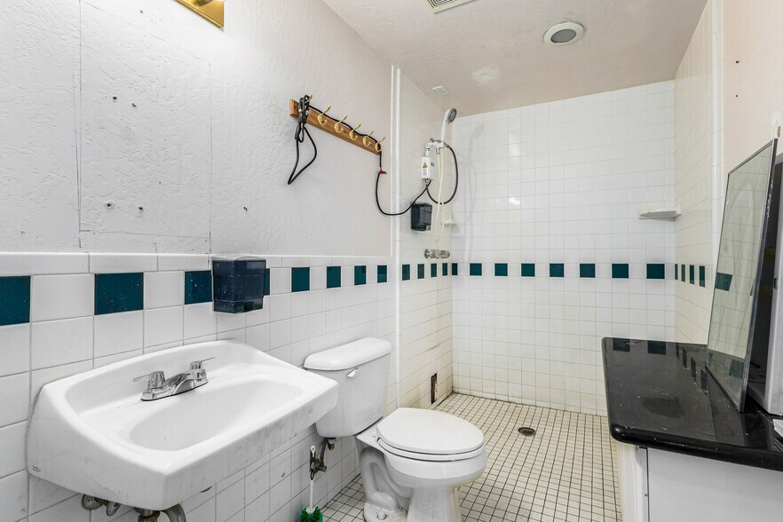 More Photos Of 545 E University Dr, Mesa Office For Sale