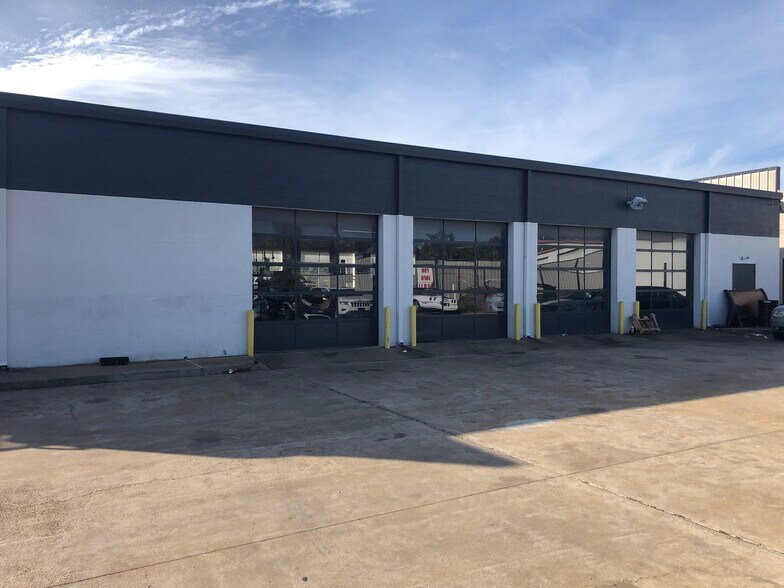 More Photos Of 2343 S Kirkwood Rd, Houston Auto Repair For Lease