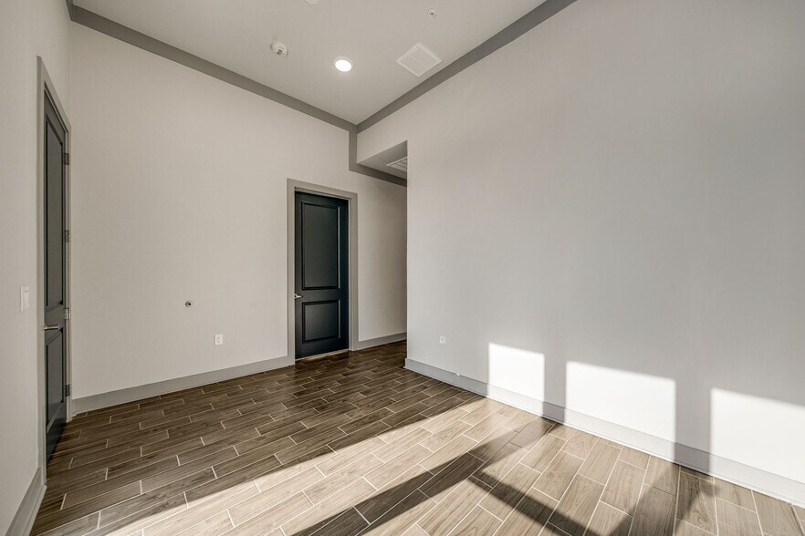 More Photos Of 1312 W Exchange Pky, Allen Medical For Lease