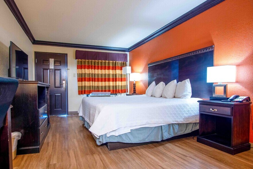 More Photos Of 8217 S I-35 Service Rd, Oklahoma City Hotel For Sale