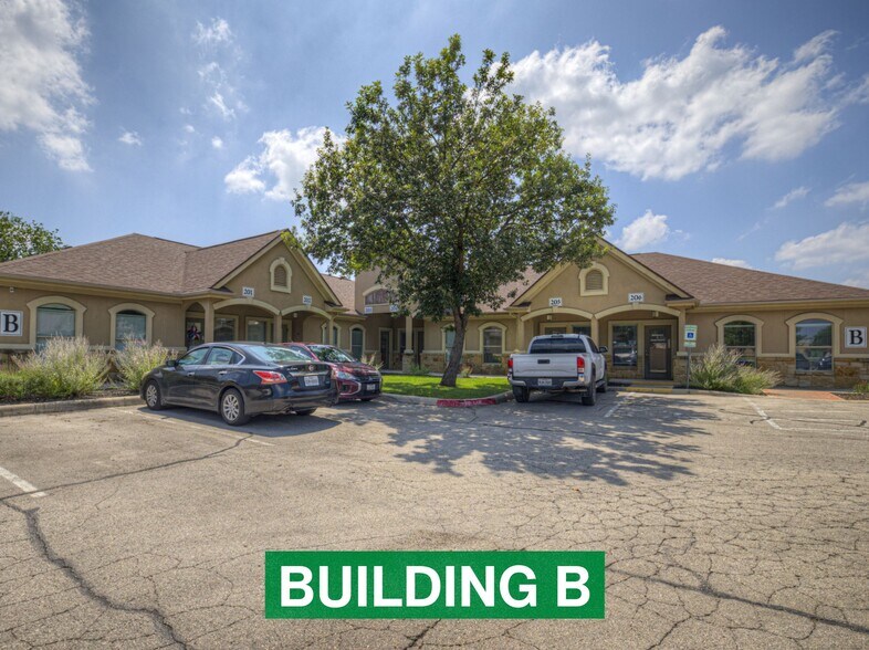 More Photos Of 1619 E Common St, New Braunfels Office For Lease
