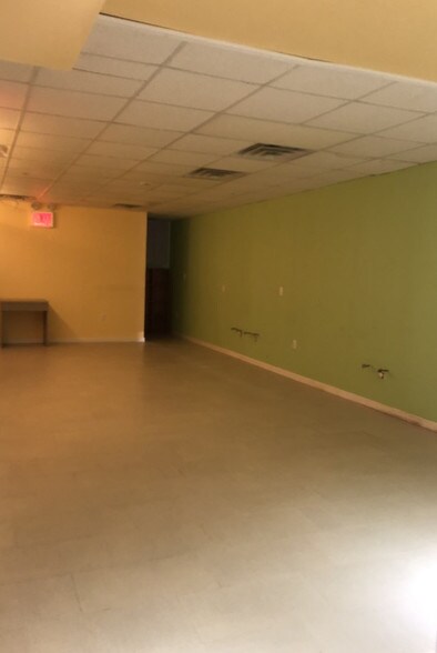 More Photos Of 10431-104-33 39th Ave, Corona Office For Sale