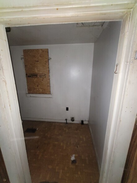 More Photos Of 1823 W 8th St, Muncie Multifamily For Sale