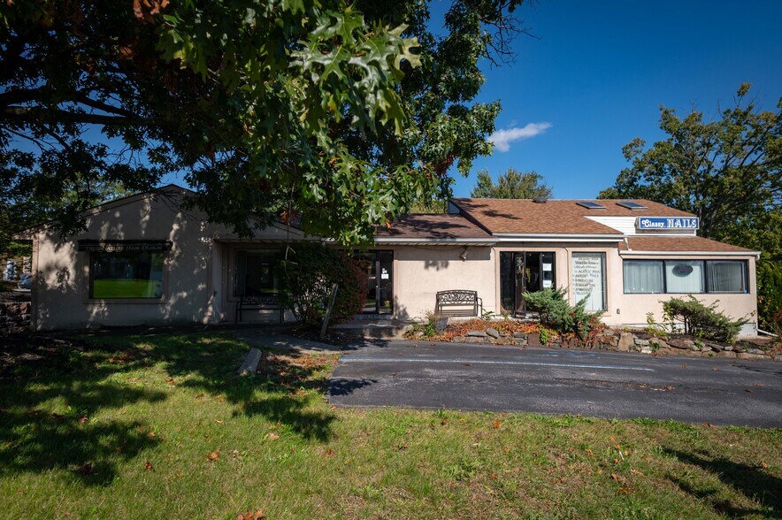 More Photos Of 56 N Plank Rd, Newburgh Freestanding For Sale