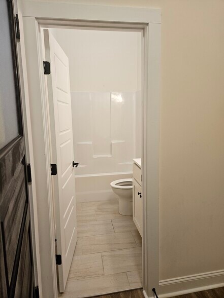 More Photos Of 104-106 W Main St, Wallace Storefront Retail Office For Lease