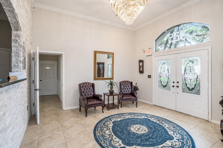 More Photos Of 329 Pauls Dr, Brandon Office Residential For Sale