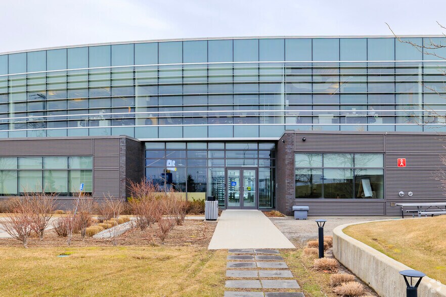 More Photos Of 10500 Av Ryan, Dorval Office For Lease